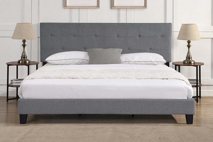 Cama tapizada con cabecera capitoné con botones de tela gris N7