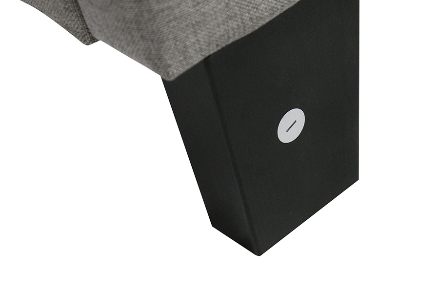 Cama tapizada con cabecera capitoné con botones de tela gris N7