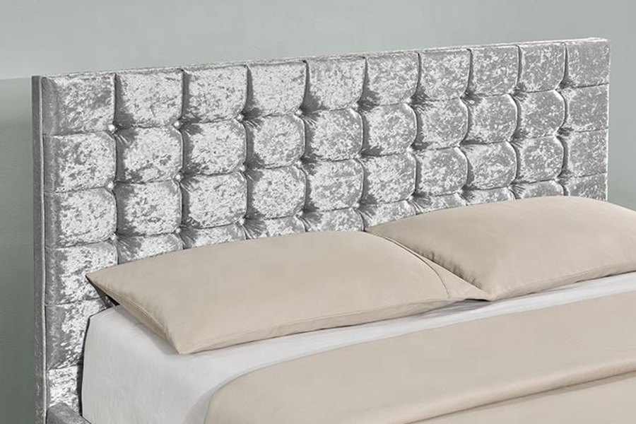 1150 Cama tapizada con estructura de madera de tela suave