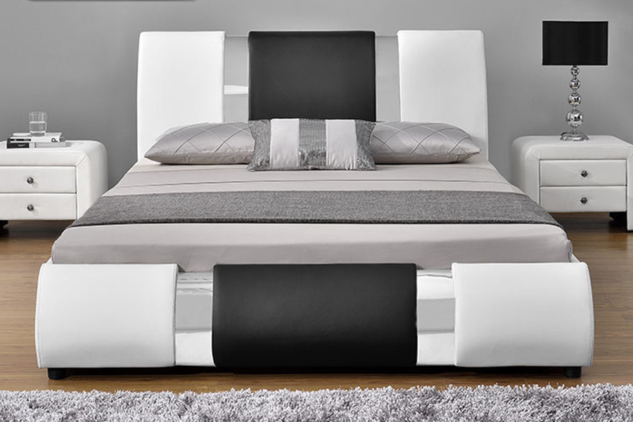 1146 Cojín decorado con hilo plateado Cama tapizada