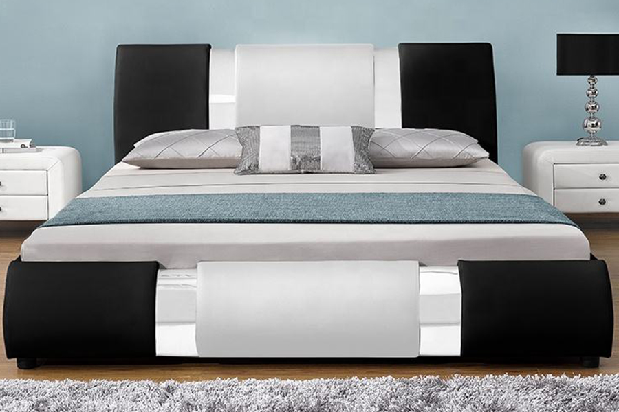 1146 Cojín decorado con hilo plateado Cama tapizada