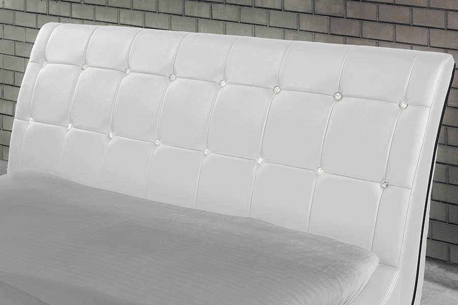 1144 Estructura de madera maciza Decoración de diamantes Cama tapizada