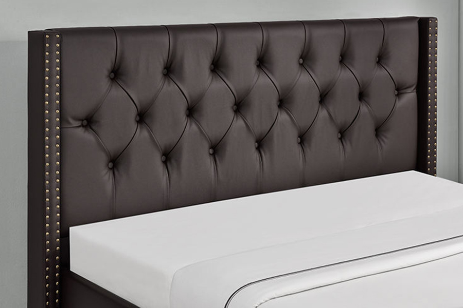 Cama tapizada con tachuelas clásicas 1210 Wing Design