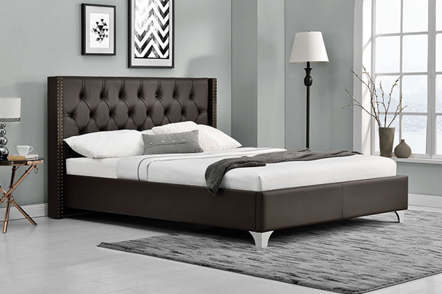 Cama tapizada con tachuelas clásicas 1210 Wing Design