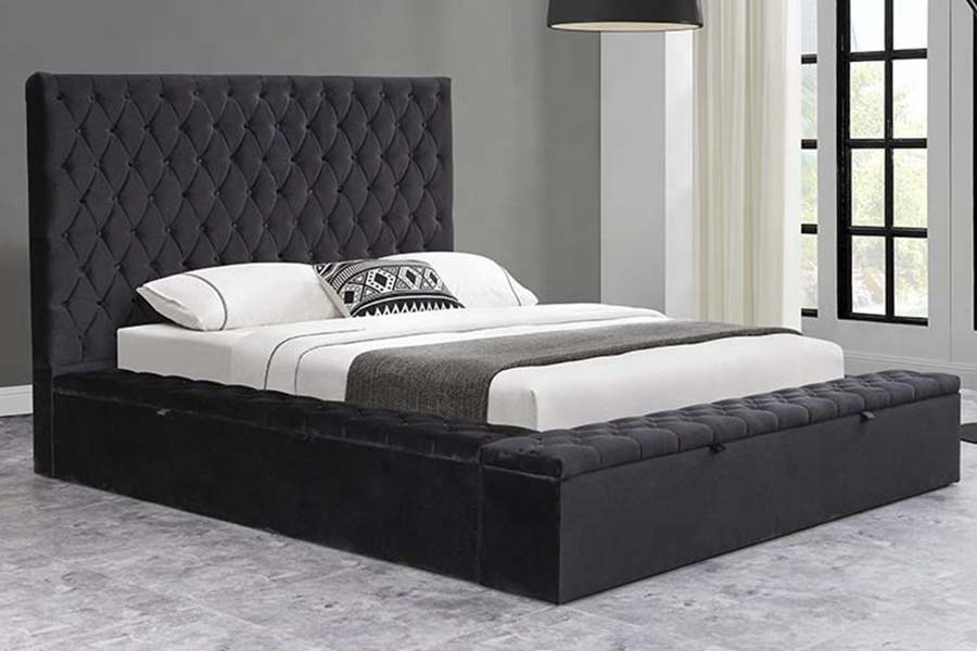 Cama tapizada con panel de madera y cabecera capitoné 1578