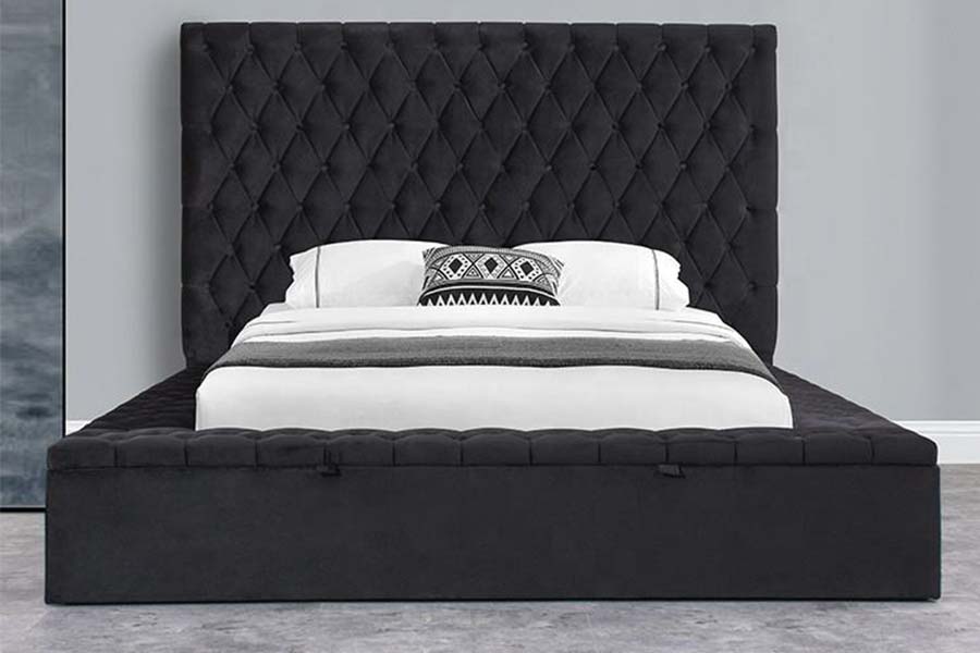 Cama tapizada con panel de madera y cabecera capitoné 1578
