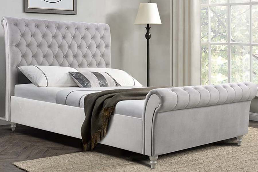 Cama tapizada con cama trineo clásica plateada 1563