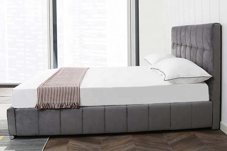 Cama tapizada en tela de terciopelo con cabecera de bloque cuadrado 1555