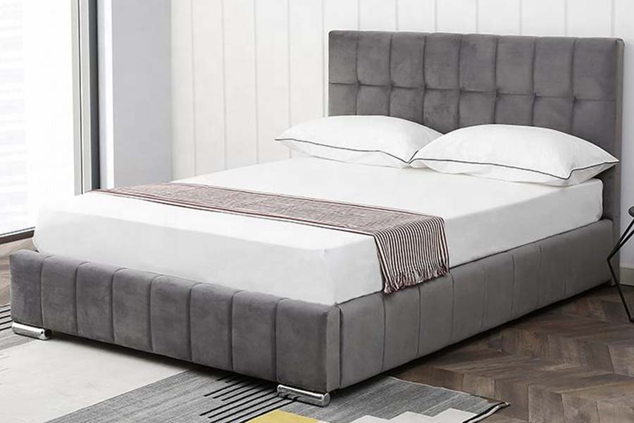 Cama tapizada en tela de terciopelo con cabecera de bloque cuadrado 1555