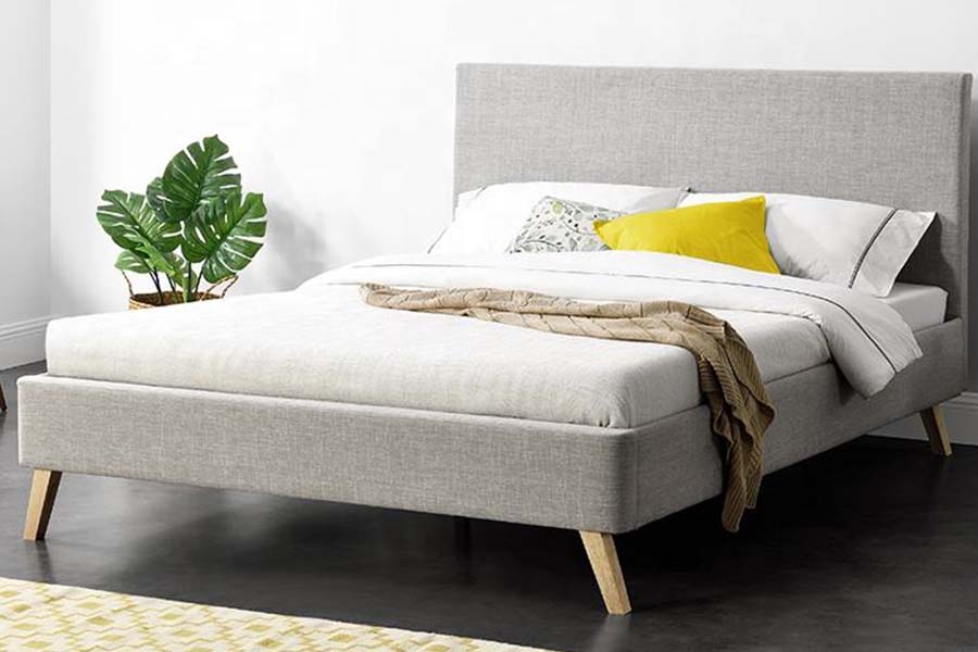Cama tapizada con tapicería suave y marco de madera de tamaño doble 1525