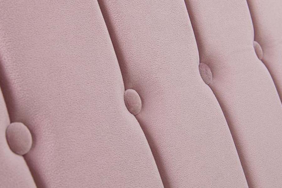 Cama tapizada en tela de terciopelo rosa 1598 con panel de madera