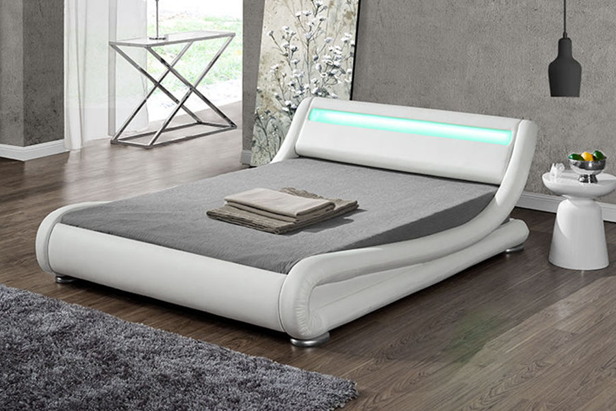 Cama tapizada de tela moderna 1881
