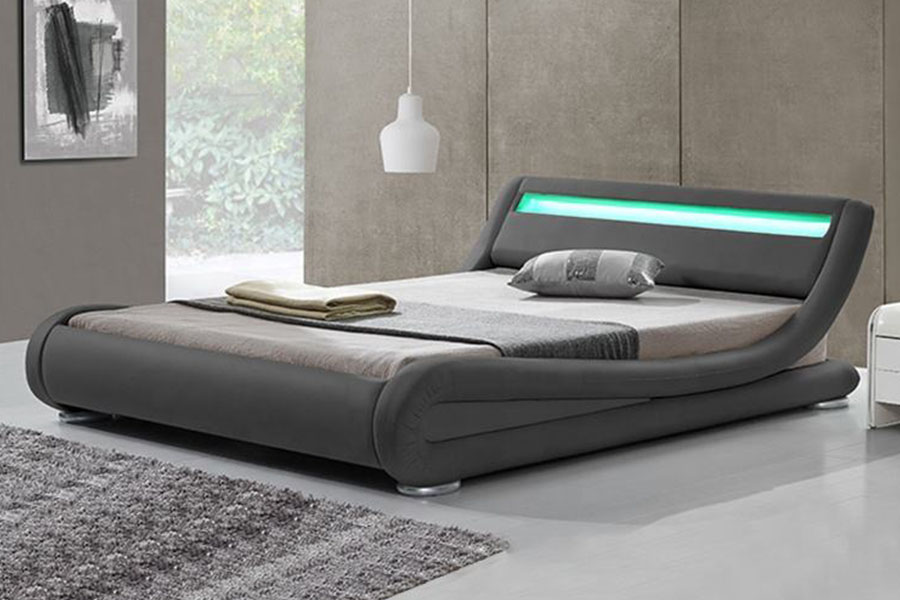 Cama tapizada de tela moderna 1881