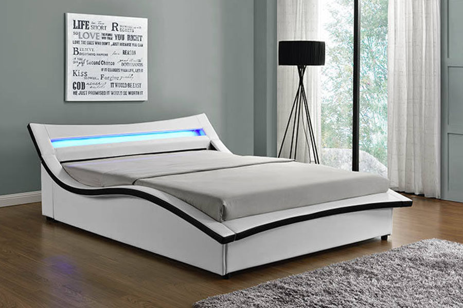 1877 Marco de cama tapizado con LED de cuero PU de lujo