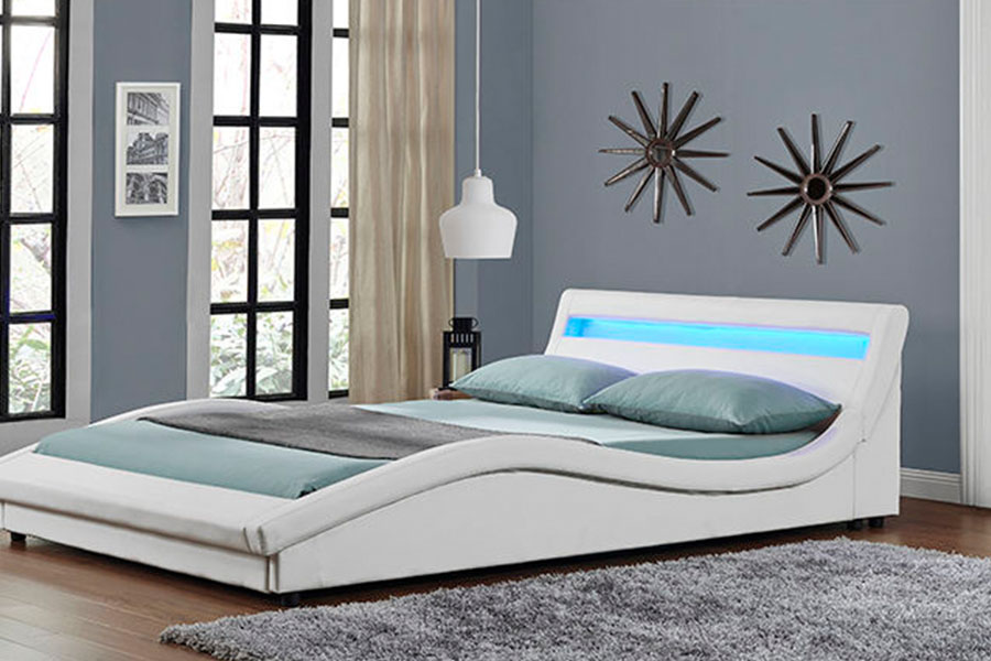 1111-1 Marco de cama tapizado LED de cuero PU de estilo europeo