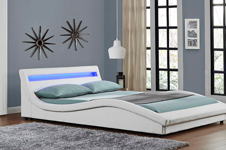 1111-1 Marco de cama tapizado LED de cuero PU de estilo europeo