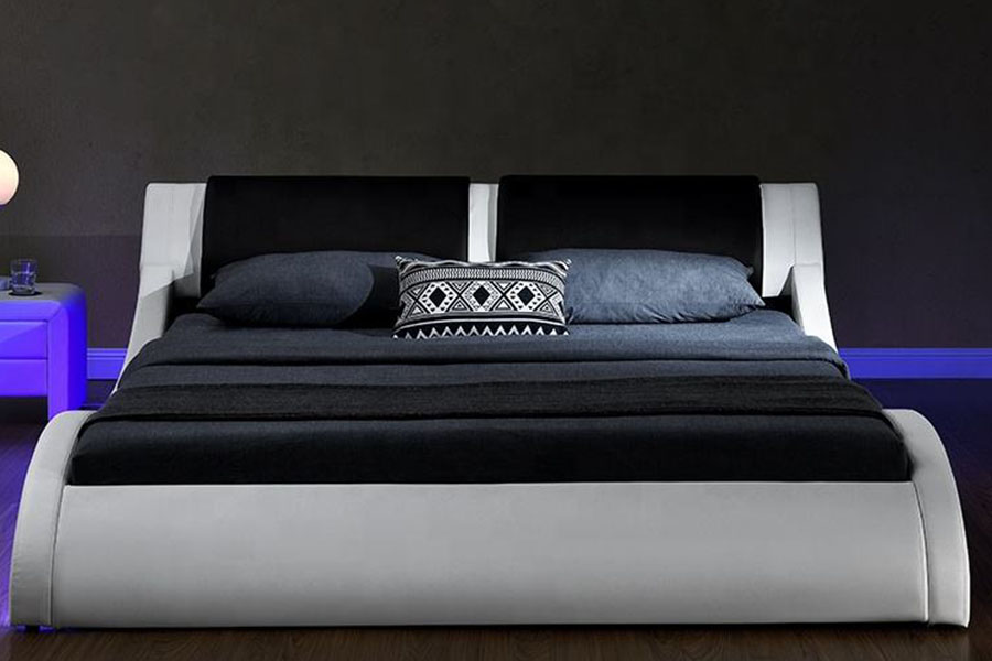 1187-1 Marco de cama tapizado King de cuero con LED en forma de S italiano