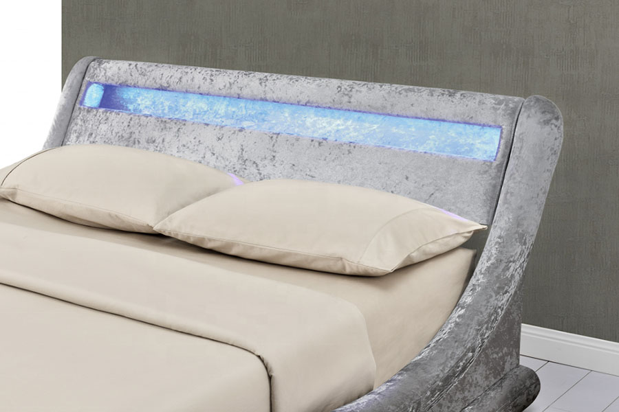 Estructura de cama con almacenamiento y elevación a gas otomana LED de terciopelo triturado
