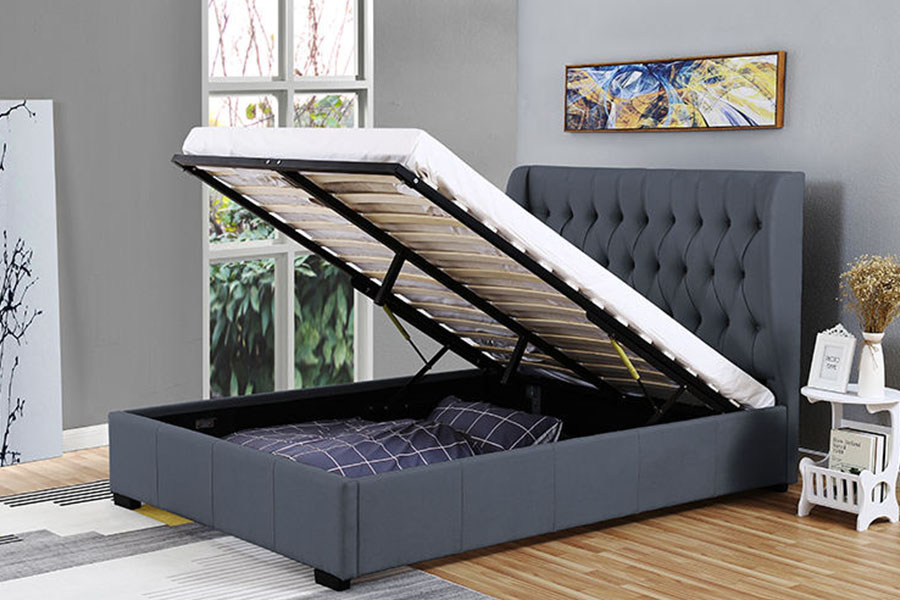 1310G Estructura de cama con almacenamiento y detalle de botones de tela gris con respaldo lateral y cabecera alta