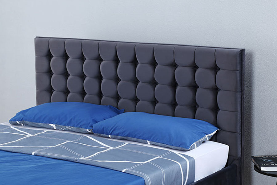 Marco de cama con almacenamiento otomano King de madera maciza con panel capitoné de terciopelo 1354G