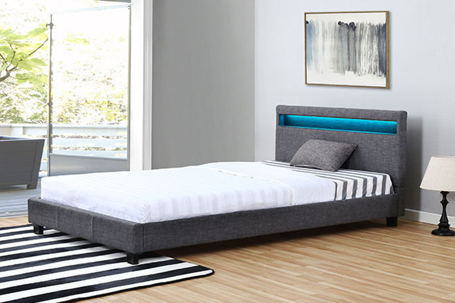 1334-1-2 Elegante estructura de cama doble tapizada con LED en tela de lino