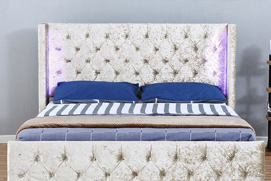 1290-1G Estructura de cama con almacenamiento de madera y diamantes alados LED de terciopelo plateado