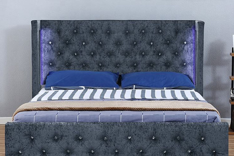 1290-1G Estructura de cama con almacenamiento de madera y diamantes alados LED de terciopelo plateado