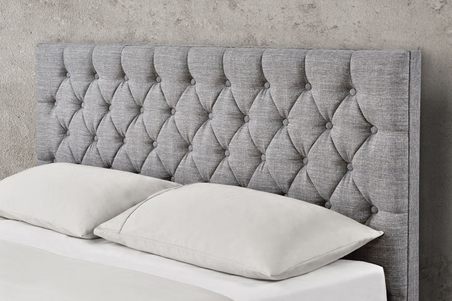 1253G Estructura de cama con almacenamiento hidráulico y patas cromadas de tela gris con capitoné de diamantes