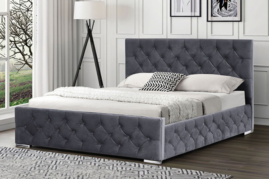 1253G Estructura de cama con almacenamiento hidráulico y patas cromadas de tela gris con capitoné de diamantes
